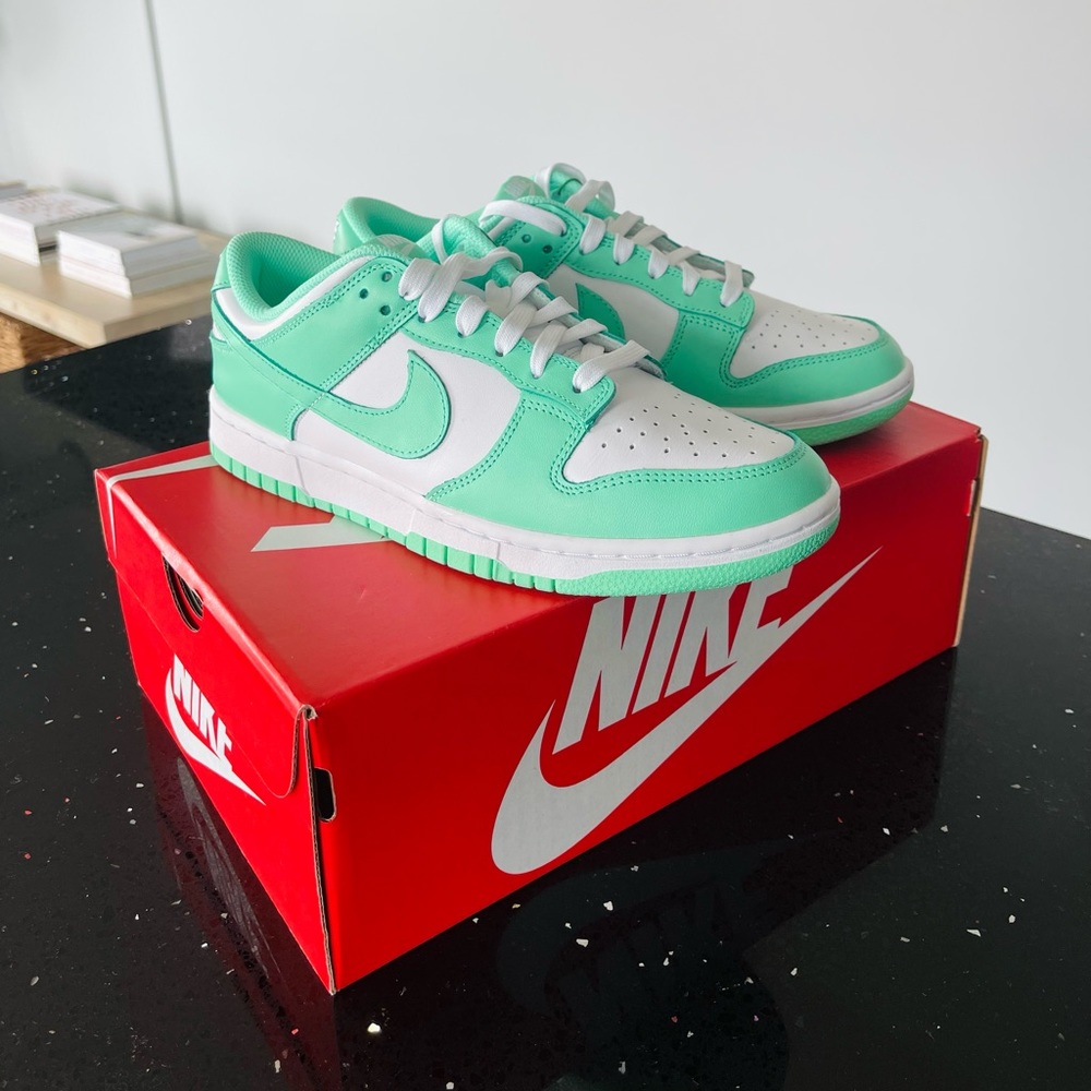 Nike Dunk Low Green Glow (W)